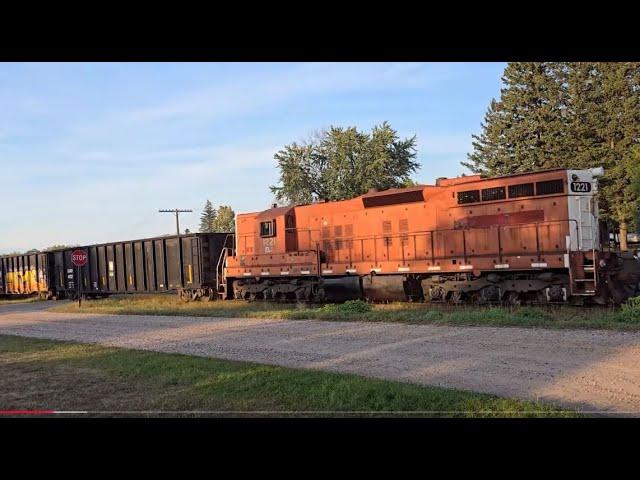 Super Long Freight Train Late Monday Night, Plus An Awesome Northern Lights Show! #trains #trainhorn