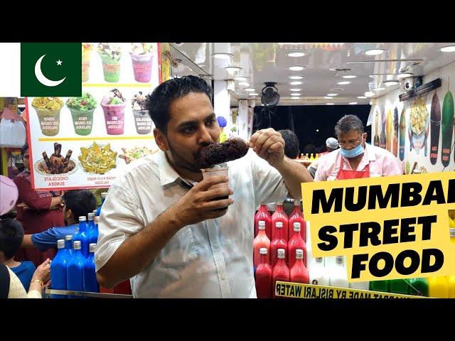 Pakistani eating street food in Mumbai | Juhu Beach street food | Indian street food