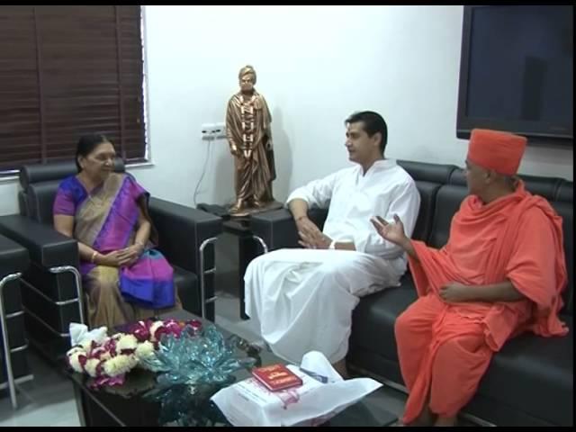 Kalupur Swaminarayan Mandir Acharya Koshalendraprasad meets Gujarat CM