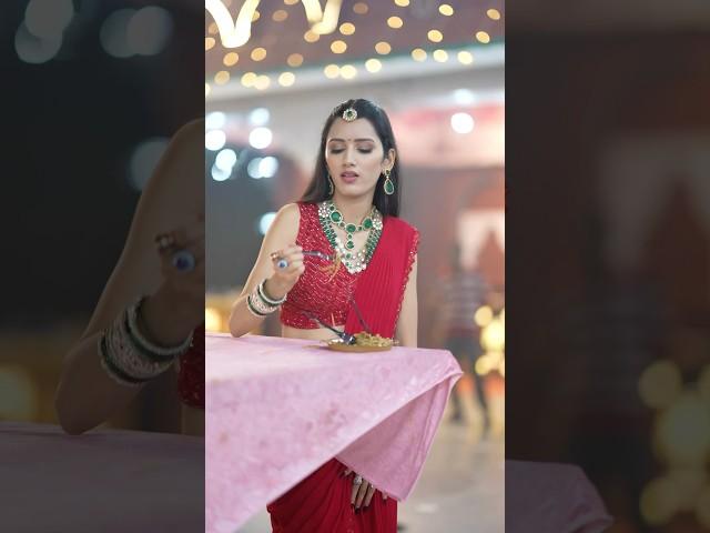 Chowmein khane Ki ninja technique  #neetubisht #lakhneet #wedding #trending #funny #shorts