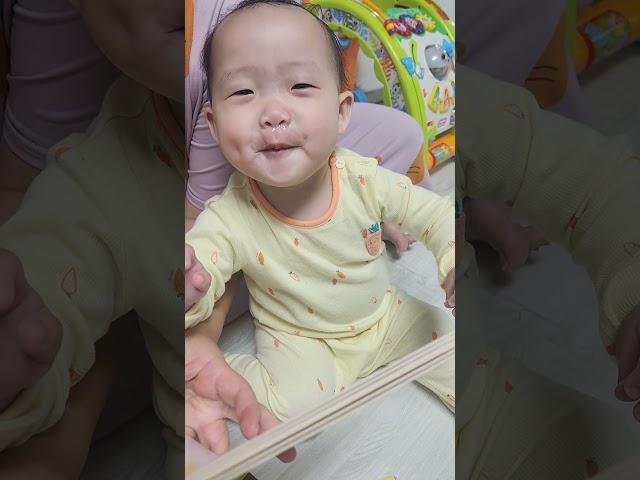 책이 너무 재미있는 은둥이 #귀여운아기 #늦둥이 #막내딸 #baby #아기 #cute #육아 #cutebaby #웃는아기