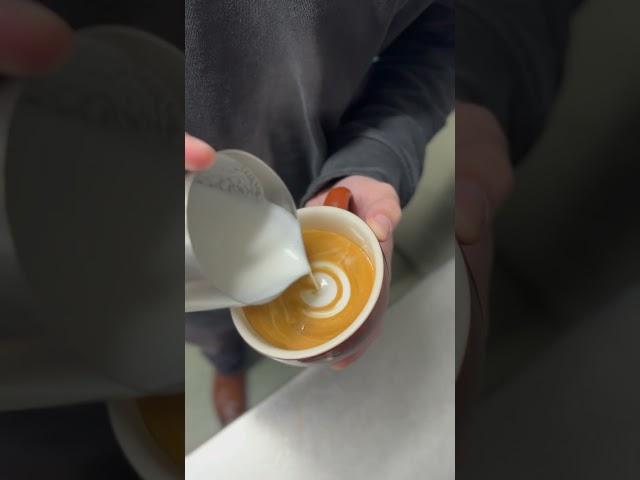 Let’s make some good morning latte art. #coffeelatte #latteart #coffeelatteart #makecoffee #coffee