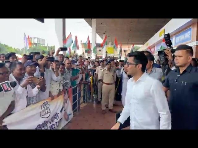 Dhupguri: National GS Shri Abhishek Banerjee arrives at Bagdogra airport