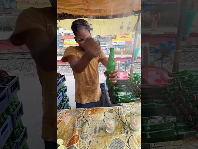 Amazing Street Bartender Makes Lemon Soda