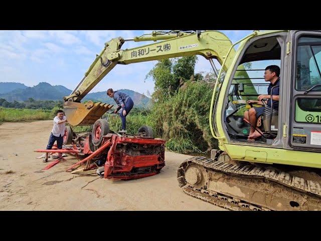 The girl rescued, repaired and maintained the car of her neighbor who fell in the middle of the road