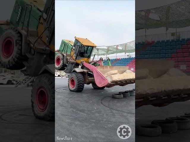 Gold Medal Digger Skills! You've NEVER Seen Heavy Machinery Like This!