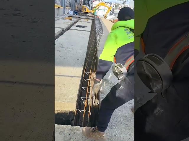 Precise pit entry techniques for steel frames and construction safety guidelines
