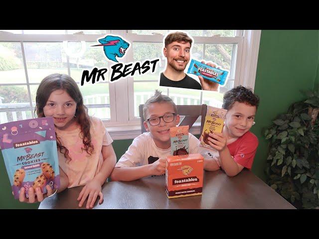 A FEAST WiTH MR. BEAST | TRYiNG AND RATiNG MR. BEAST SNACKS  