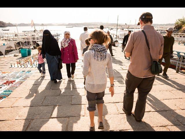 Shocking Teacher Teaches Us!    Family Travel in Egypt