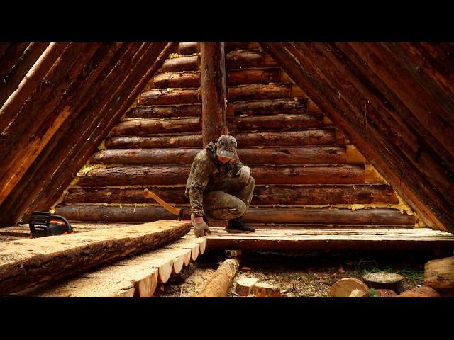 A MAN ALONE BUILDS A LARGE LOG HOUSE IN THE WILD FOREST. THE WOODEN FLOOR IS READY!