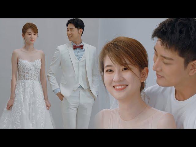 CEO took wedding photos with his beloved girl, but she only smiled when the groom was not him...