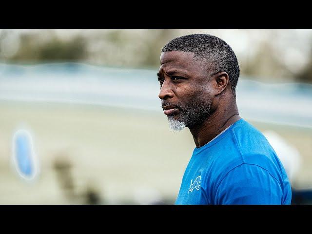 Defensive Coordinator Aaron Glenn mic'd up at Lions practice