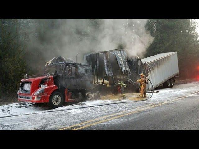 TOTAL IDIOT DRIVERS CAUGHT ON CAMERA! Stupid Driving FAILS Compilation 2022