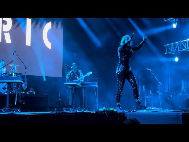 METRIC - All Comes Crashing LIVE (Lima, Perú 2023)