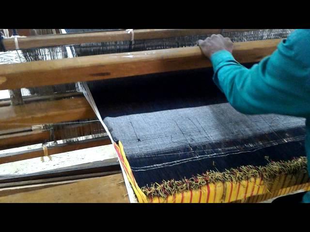 Weaving Selvedge Denim on Hand-loom ... Bangladesh (V 20151229 110515)