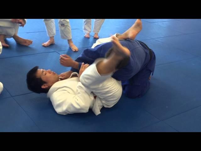 JUJI GATAME from between legs by Sensei Koji KOMURO