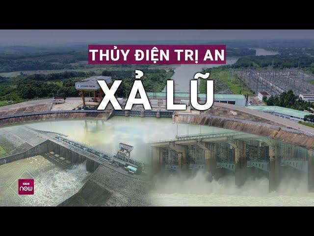 Nhiều người dân hiếu kỳ bất chấp nguy hiểm đổ xô vào xem thủy điện Trị An xả lũ | VTC Now