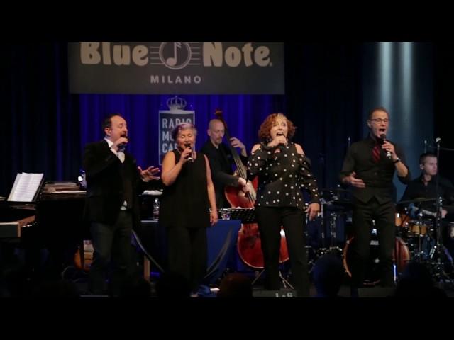 The Manhattan Transfer sign the Blue Note Milano Wall Of Fame!