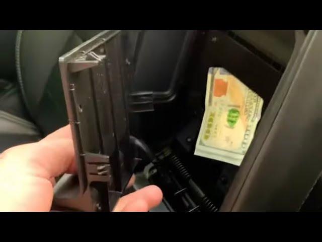 Hidden compartment in the Jeep Wrangler I guarantee you you didn’t know about!