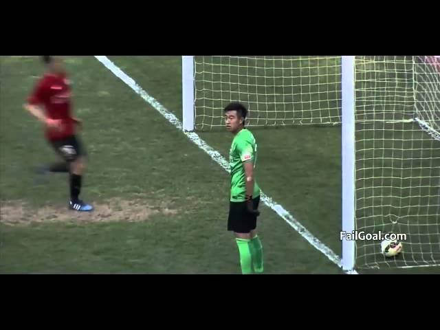 Goalkeeper drinking water misses the goal   Chinese goalkeeper concedes goal while drinking water