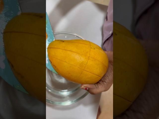 Easy way to cut mangoes |mango|fruit cutting skills|summer fruit#food