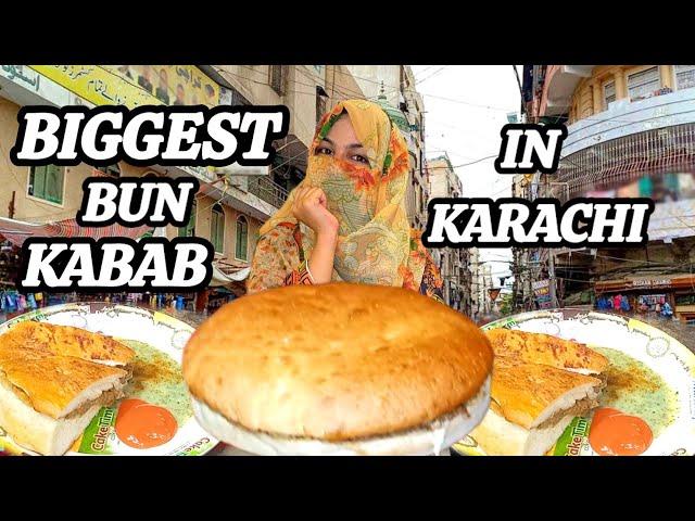 Biggest bun kabab in Karachi || Urdu bazaar Street food || Hyderabadi Sandwich