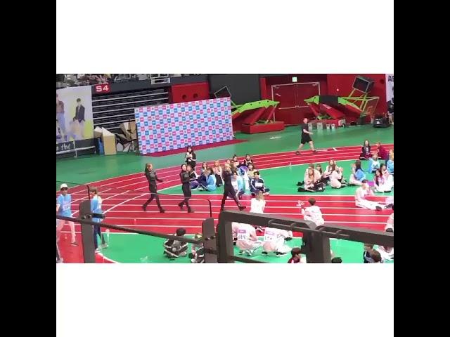 KPOP IDOLS AMAZED BY TWICE ISAC 2019 ENTRANCE