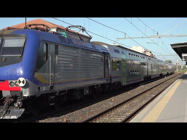 2023 - IT - Arrival of Trenitalia 464 loco with a regional train, in Pontedera