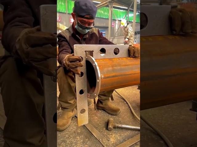 Welding process of stranded pipe valve flange- Good tools and machinery make work easy