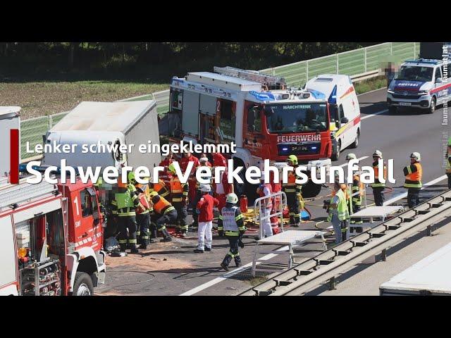 Schwerst eingeklemmt: LKW-Lenker bei Auffahrunfall auf Welser Autobahn in Marchtrenk schwer verletzt