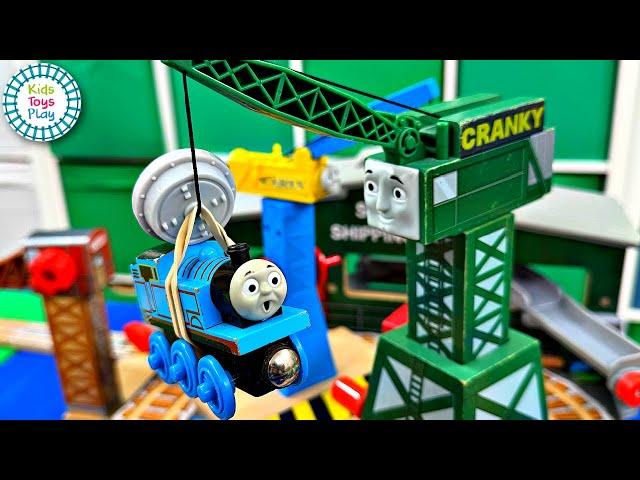 Thomas Wooden Railway Track Build Tidmouth Sheds, Brendam Docks and Sodor Steamworks