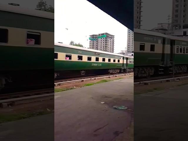 17UP MILLAT EXPRESS RAKE. READY FOR DEPARTURE AT KARACHI CANTT RAILWAY STATION WITH HGMU30 PAK RAIL