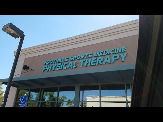 Foothills Physical Therapy Vlog | Dislocated my knee | Flashback