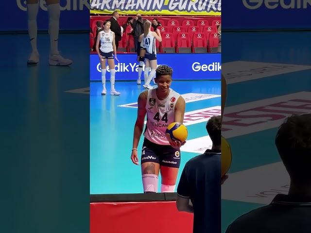 Court Groove: Melissa Vargas Grooves to Her Jam!🪩  #melissavargas #volleyball #vargasedits #vargas