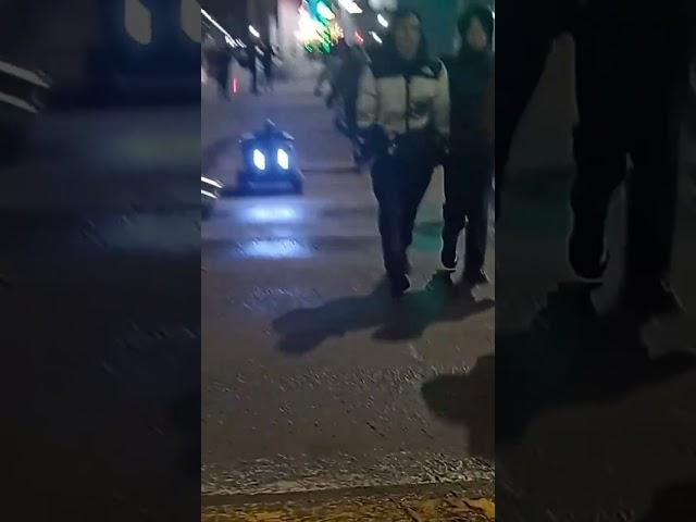 Мурино. Пацан в толпе.