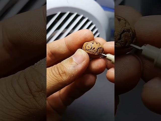 解压手工教学 桃核雕刻，小汽车 #雕刻教学 #纯手工雕刻 #手工制作 #核雕 #核雕刻 #手工diy #工艺 #艺术 #diycraft #carving #car #小汽车