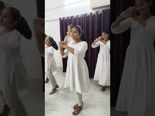 KANHA   #ayushmannkhurrana #bhumipednekar #kanhamaanena #kanhaji #practicetime #dance #masti #radha