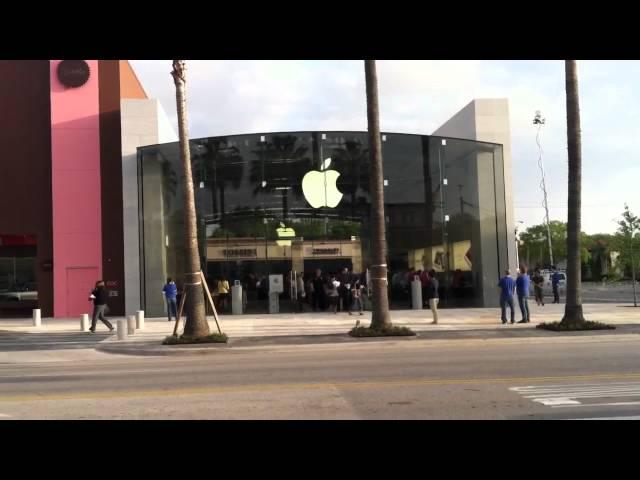 Apple Store @ the Highland Village in Houston, Tx 4