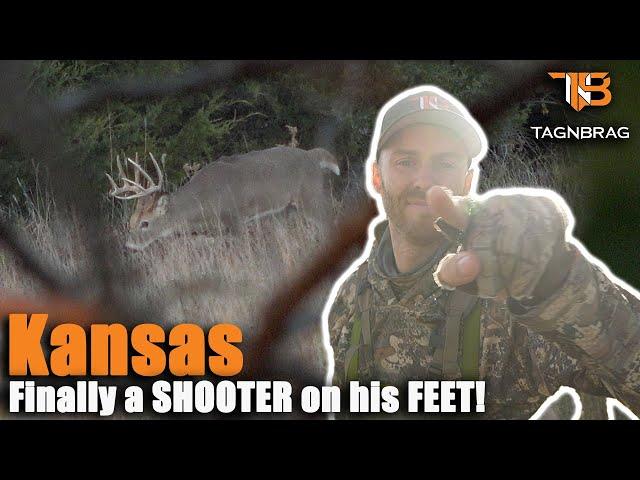 Kansas Bowhunting - SHOOTER on His FEET!