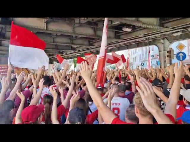 Kickers Fans Marschieren auf den Bieberer Berg am 9.9.2023