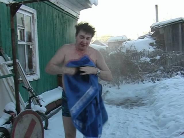 Обливание аргонавтов Омска в Крещение.mpg