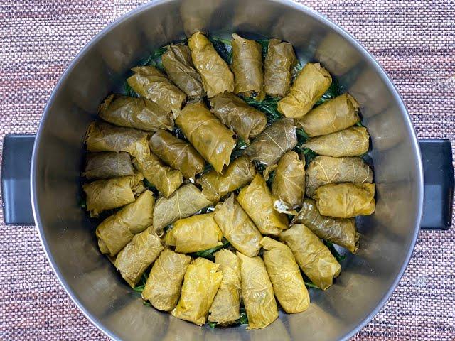 Greek Dolmades with Avgolemono Sauce - Ντολμάδες με Αυγολέμονο