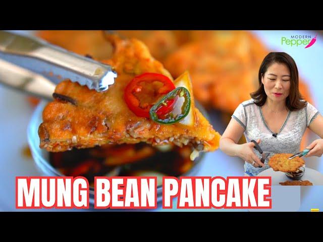 HIGHLY ADDICTIVE CRISPY Korean Pancake: Mung Bean Pancake [Bindaettoek] 광장시장 빈대떡 만들기!  바삭한 녹두전 굽는 법