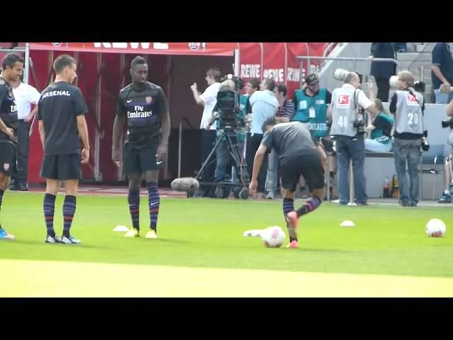 Robin Van Persie teaches Johan Djourou, Marouane Chamakh and Laurent Koscielny 1