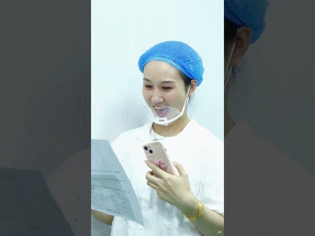小乖乖偷吃辣条 被主管发现 利用厂长坑了主管