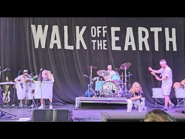 Walk Off the Earth - Kid Steals the Stage