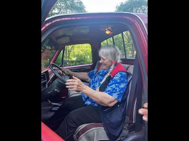 I surprised my Mom with her old truck! 1987 Square Body Chevy!Ellis Kar Kustoms