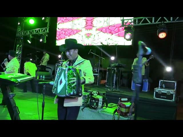 Grupo Legitimo - Me llamas "En Vivo"