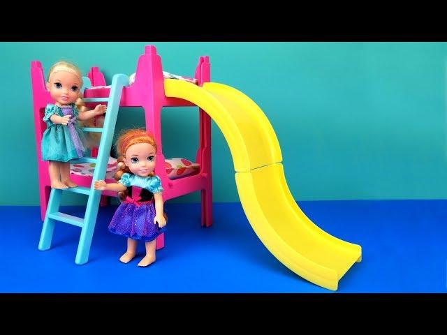 NEW House ! Elsa and Anna toddlers are moving - unpacking - Surprises