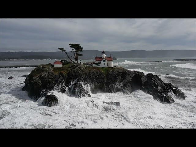 Big waves hitting Battery Point lighthouse (slow-motion) March 1st 2025